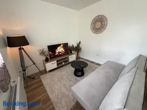 Cozy apartment with easy access to Paris & Parc des Expositions - Image 1