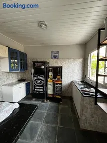 Casa dos fundos em condomínio - Image 4