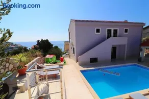 Cozy Sea View House with Pool - Image 4