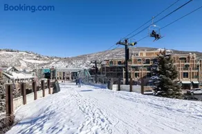 Ski in Ski out Main Street Balcony Hot Tub - Image 3