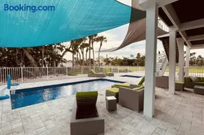 Island Retreat: Your Exclusive Oasis Awaits - Image 4