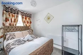 *F1BR* for your most relaxed & Cosy stay + Free Parking + Free Fast WiFi - Image 3