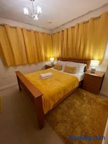 Holiday Home In Cardiff. Sleeps 6 - Image 3