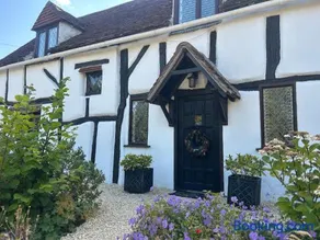 Luxury 16th Century 4-Beds Tudor Cottage - Image 3