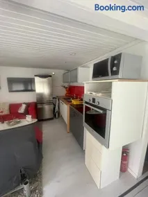 Cozy Guesthouse with Terrace, BBQ & Lake Access - Image 4