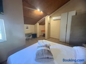UGO Luxury Rooms - Image 3