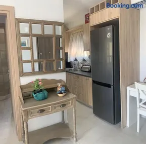 Melivia Luxury Suite - Image 3