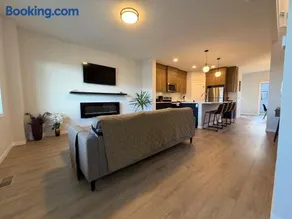 Beautiful New House in Alpine Park, Calgary - Image 1