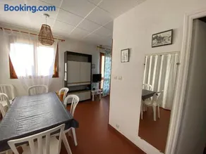 Sea-facing apartment with AC and parking - 4 guests - Image 3