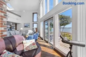 Clark Point Cottage, ocean access, panoramic views - Image 2