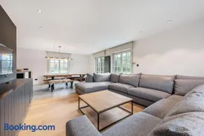 Big modern and bright villa near coast - Image 2