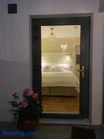 The Arch House - Image 3