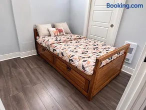 2BR Suite Sleeps 5 Near Montreal - Image 3