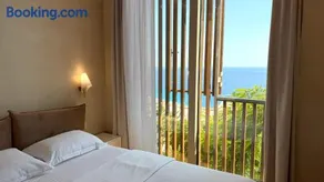 Green Coast Pearl Suites Apartments Palase - Image 2