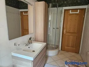 Zentrumsnahes Gästezimmer in Ferienwohnung - Image 2
