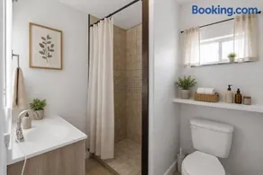 Spacious 2-Bedroom Retreat near Surfside Beach - Image 3