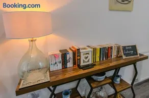 High End Central Location 2 Bedroom - Image 3
