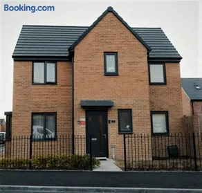 Willow Heights Modern 5-7 Persons/3 Bed Detached - Image 2
