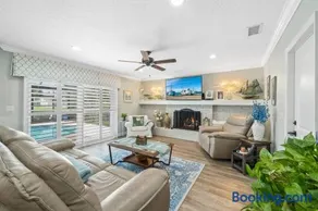 Waterfront Oasis with Private Heated Pool & Dock - Image 5