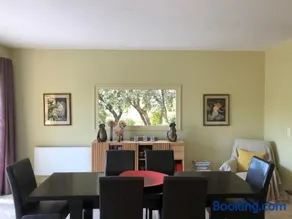 Villa de vacances familiale avec jardin et piscine - Image 2