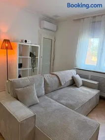 Neu renoviertes Apartment nahe Flughafen Wien Schwechat I mit Parkplatz & 2 Schlafzimmer - Image 1