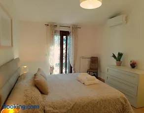 RESIDENZA AURORA - bright spacious House with Garden & outdoor Patio - Ardea - Tor San Lorenzo - Image 1
