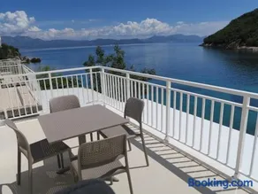 Old Fisherman's House w 3BD, balcony and terrace by the Sea - Image 1