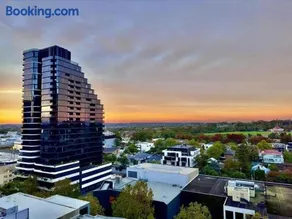 BoxHill 2BR 2BR APT- Heated pool,Sauna,Gym L12 - Image 1