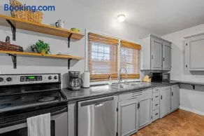 North End Single Family 4 Bed 2 Bath - Image 1