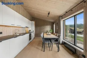 Sentralt plassert hytte, alt i gangavstand - Image 3