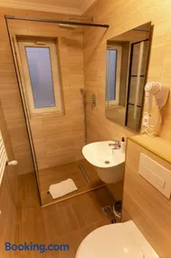 Pensiunea Vadu Izei - Cazare, Restaurant, Piscină, Sală de Evenimente - Image 1