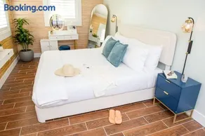 King Bed-Step to Madeira Beach-Heated Pool-Private - Image 4