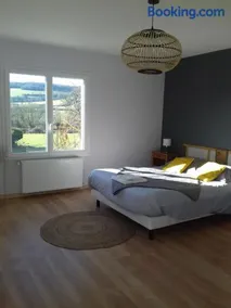 Agréable chambre meublée, vue sur la vallée de l'Auxois - Image 1