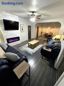 Cozy Main Floor- Hecla - Image 1