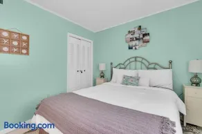 2BR with Ocean Views Washer-Dryer, Free Parking - Image 3