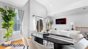 Luxury Retreat Walk 2 PATH NYC in Mins Parking - Image 2