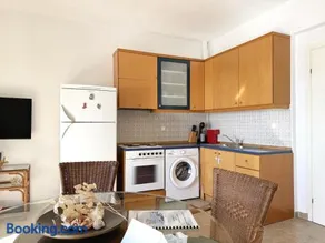 Electra's Beach Front Apartment in Nea Skioni - Image 2