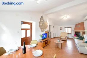 Traditional 2 floor holiday home in central Istria Muntrilj - Image 4