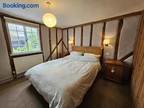 Perfectly Located Pretty Cottage - Image 5