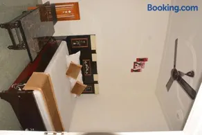 Hotel Holiday - Image 2