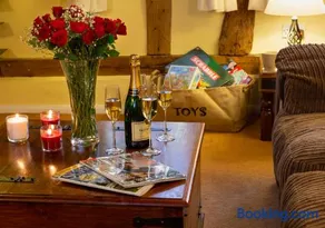 Oak Cottage - Image 3