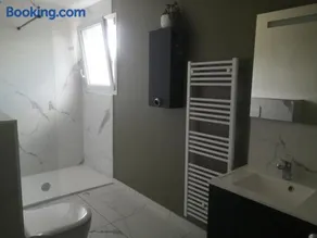chambre privée dans une maison familiale - Image 2