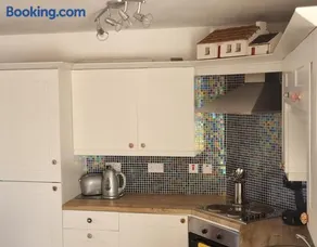 Be's Cottage - Image 2