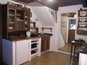 Cottage on Hill - Image 5