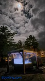 Muskoka Getaway Trails Hot Tub Hike Fish Ski Relax - Image 3
