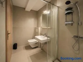 Prague Airport Studio with Kitchenette & Terrace - KindstaySuites - Image 2