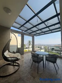Charming and sunny house with a pool - Image 1