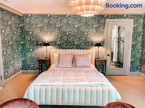 Buttonwood Hotel 1 - Boutique Accommodations - Image 4