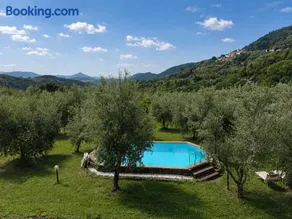 Shaleo, Private Pool & Jacuzzi, Marliana - Image 1