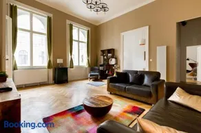 Suit Mondain Apartment Budapest - Image 1